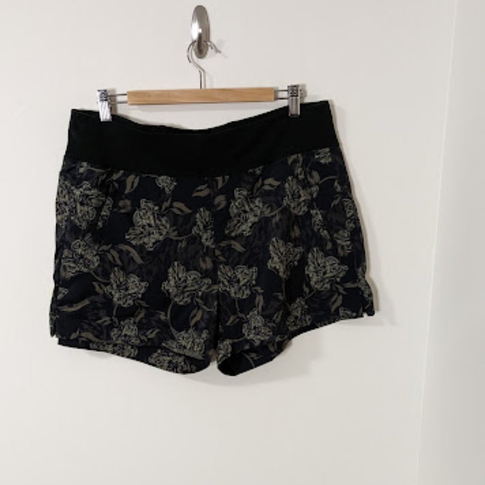 Athleta Trekke North Shorts